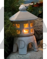 Lampa ogrodowa z białego betonu w japońskim stylu