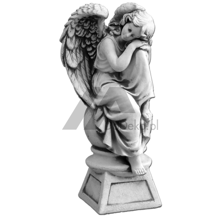 Ángel dormido con grandes alas sobre un pedestal - 42 cm